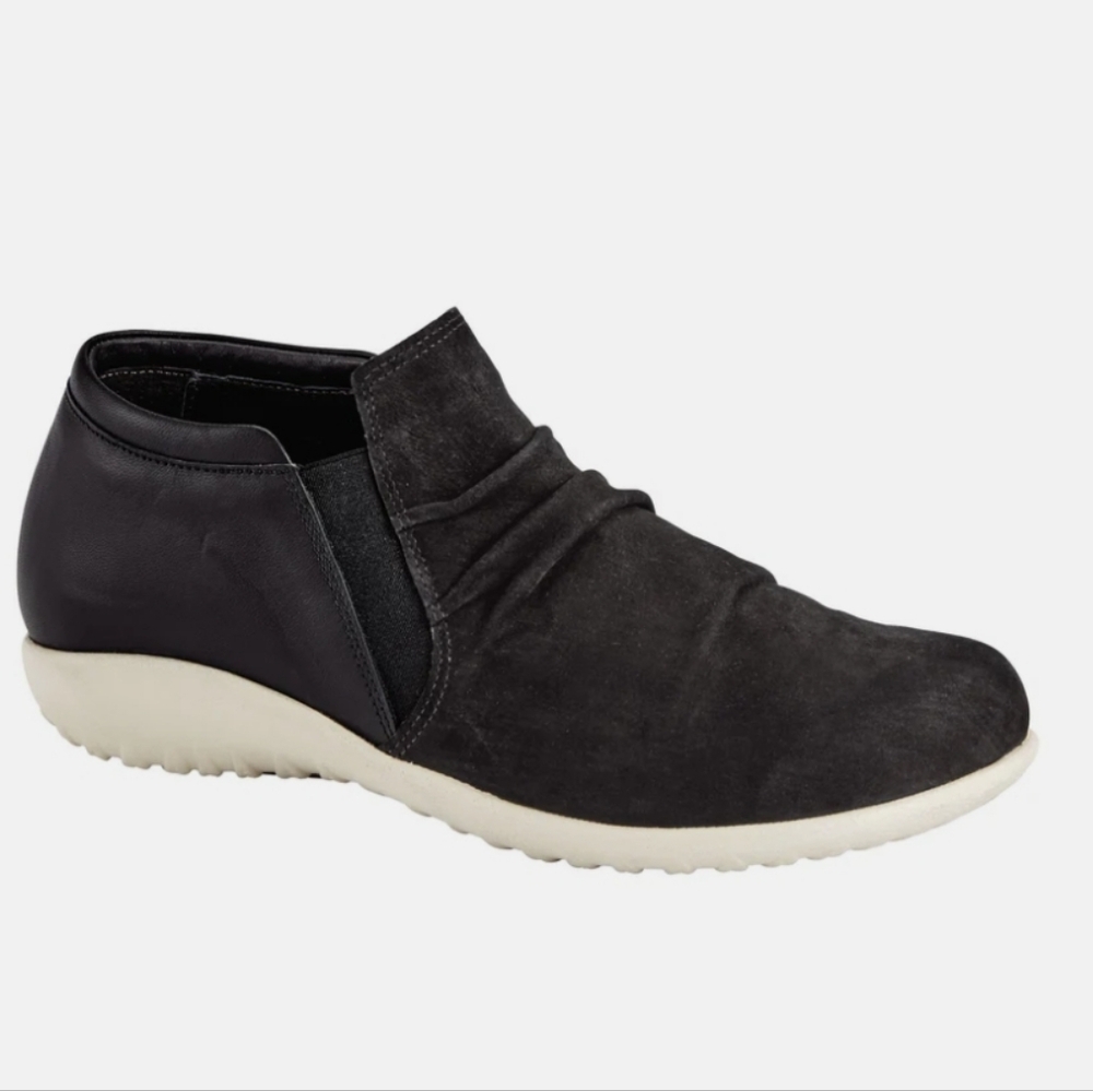 NIB Naot Terehu Black Raven Velvet Bootie 11177 NP2